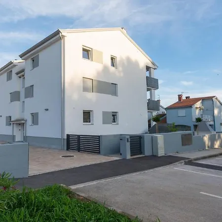 Vinko Gostinjska kuća Karigador