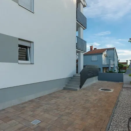 Vinko Gostinjska kuća Karigador